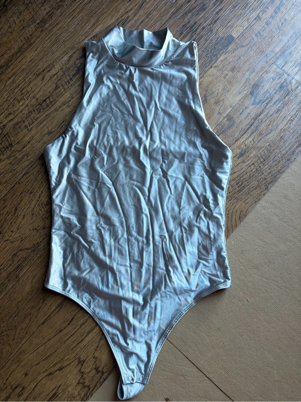 House of Harlow 1960
Metallic Silver Bodysuit small